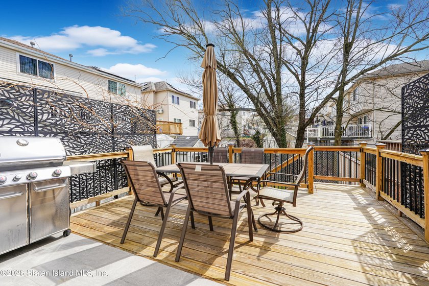 Looking for a 3 bedroom, 4 bath beautiful, spacious, bright - photo 13