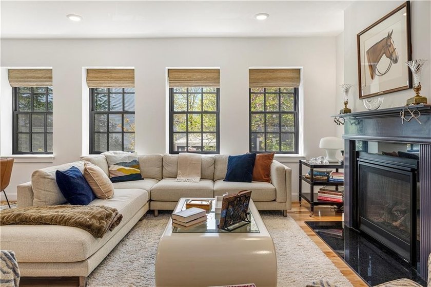 Tucked away in Newport's sought-after Historic Hill neighborhood - photo 3