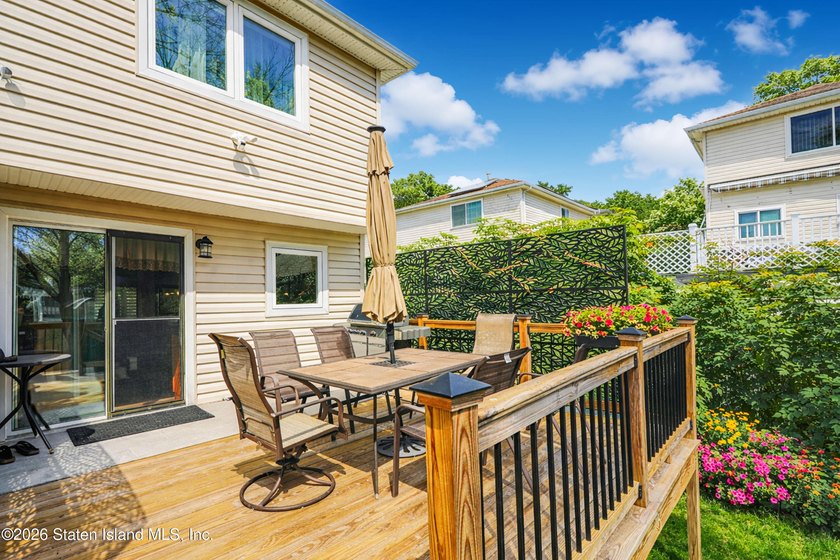 Looking for a 3 bedroom, 4 bath beautiful, spacious, bright - photo 14