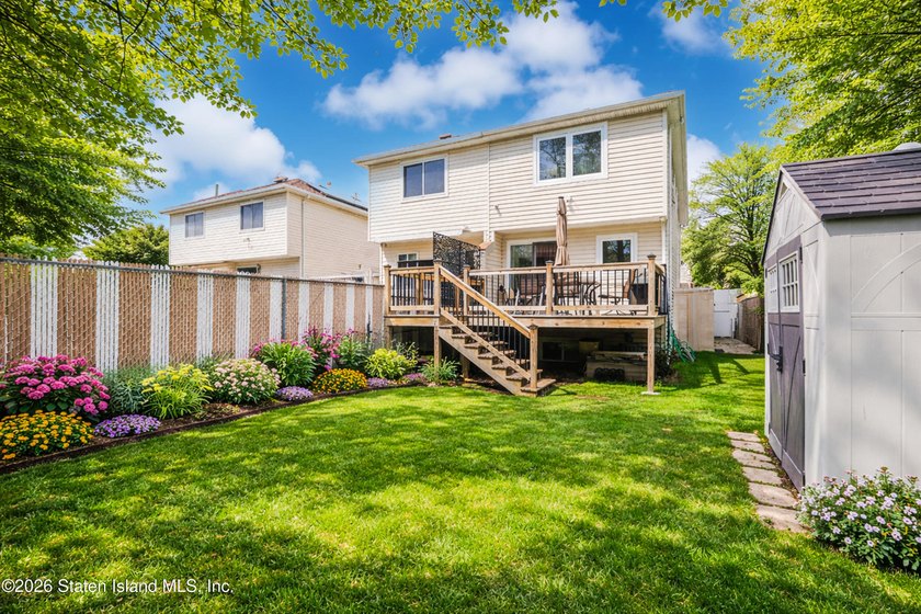 Looking for a 3 bedroom, 4 bath beautiful, spacious, bright - photo 16