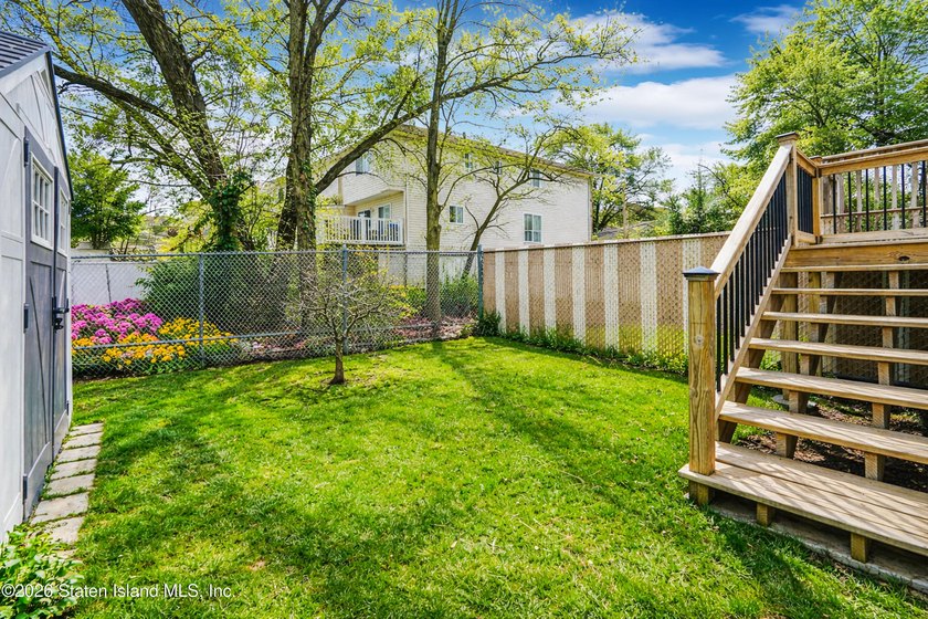 Looking for a 3 bedroom, 4 bath beautiful, spacious, bright - photo 17