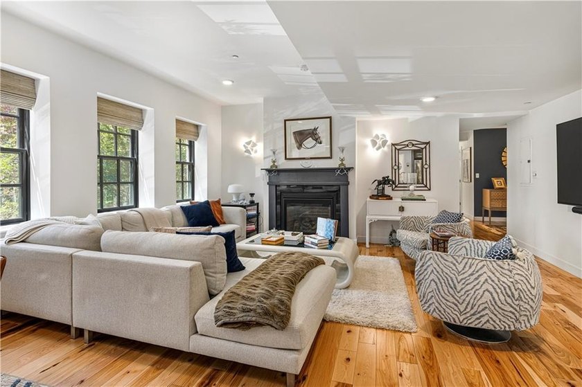 Tucked away in Newport's sought-after Historic Hill neighborhood - photo 10