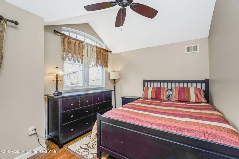 Looking for a 3 bedroom, 4 bath beautiful, spacious, bright - photo 25