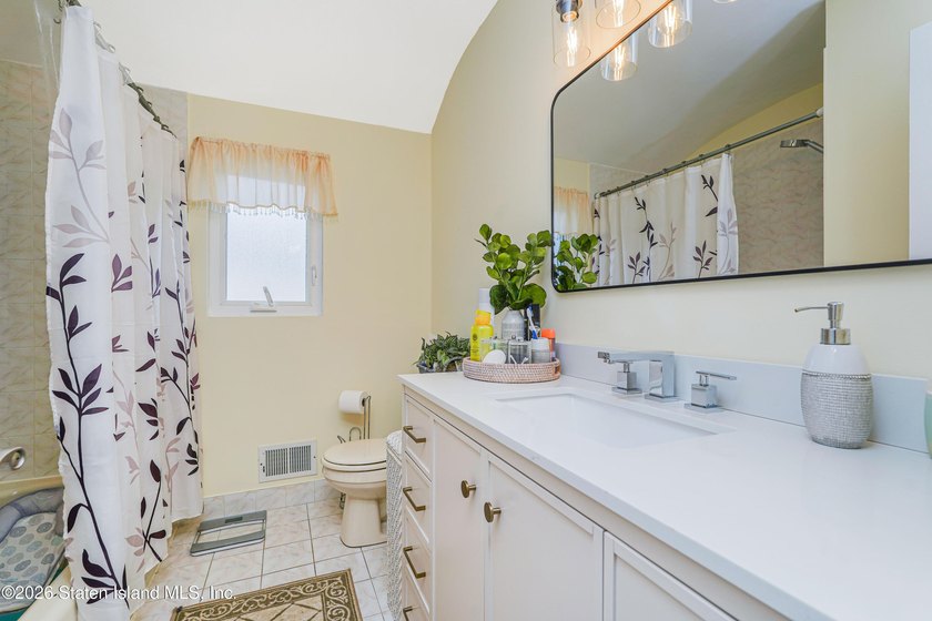 Looking for a 3 bedroom, 4 bath beautiful, spacious, bright - photo 29