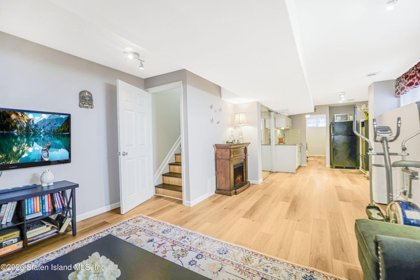 Looking for a 3 bedroom, 4 bath beautiful, spacious, bright - photo 30