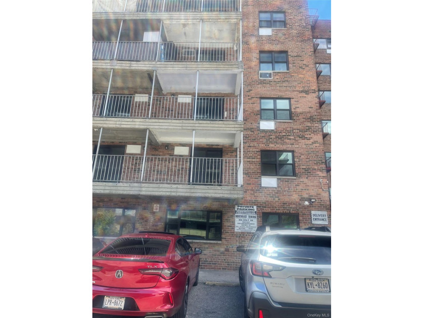 Completely Renovated Unit in the beautiful Mona Lisa Building - photo 3
