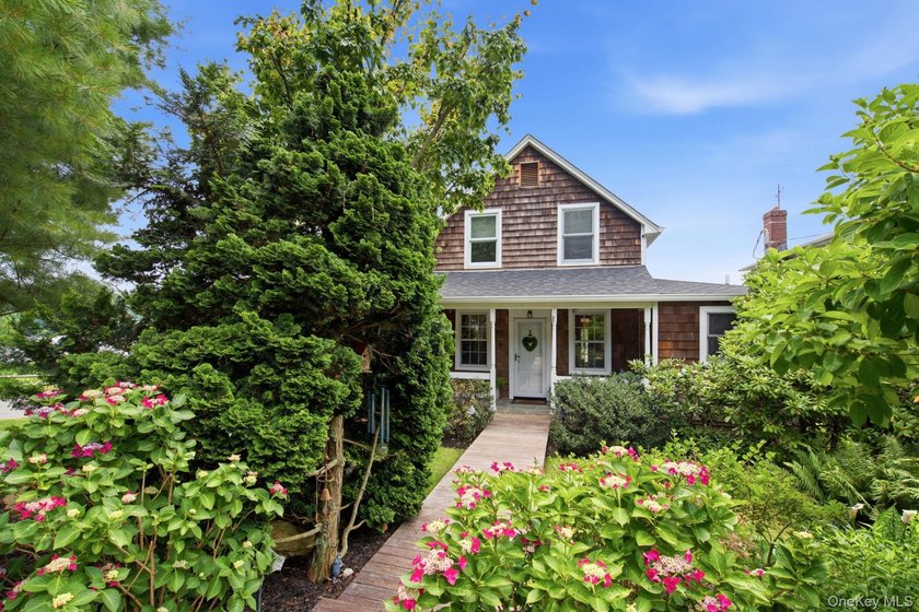 Waterfront Colonial on the Mill Pond with Spectacular Pond Views - photo 4