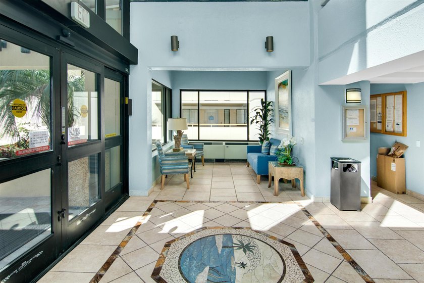Welcome to Tower South, where panoramic ocean views, abundant - photo 4