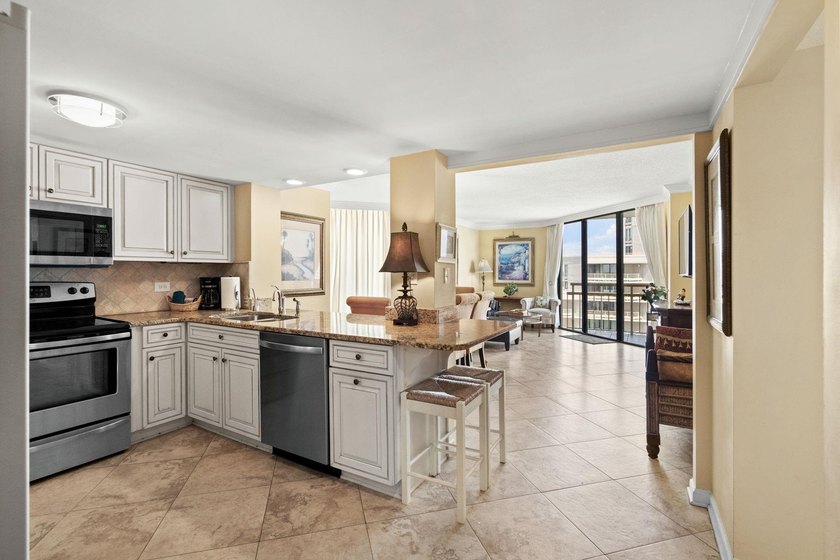 Welcome to Tower South, where panoramic ocean views, abundant - photo 5