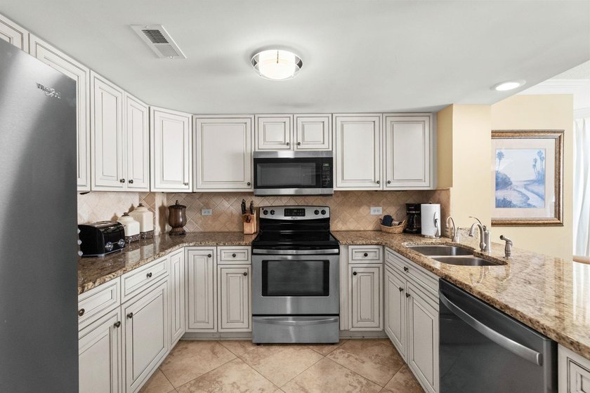 Welcome to Tower South, where panoramic ocean views, abundant - photo 8