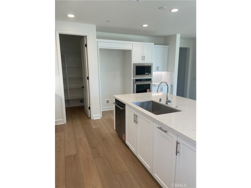 Great opportunity to own a brand new home in Ventura, a - photo 3