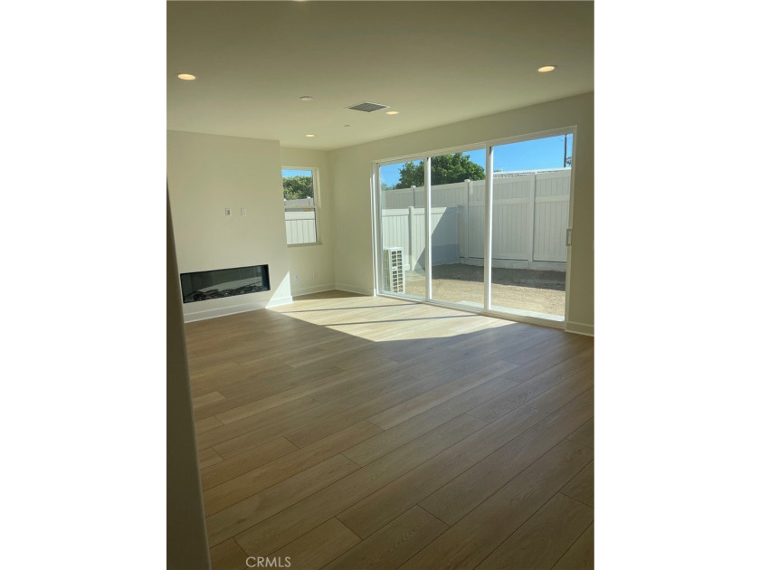 Great opportunity to own a brand new home in Ventura, a - photo 4