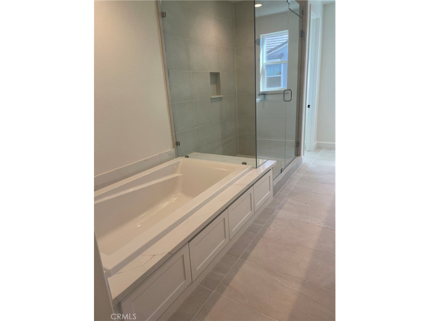 Great opportunity to own a brand new home in Ventura, a - photo 6
