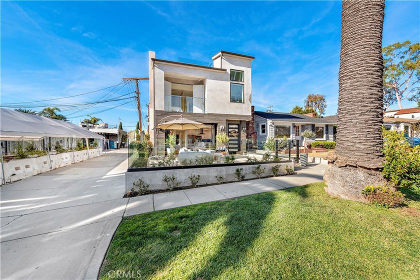 Located in the heart of Corona del Mar Village, this home - photo 2