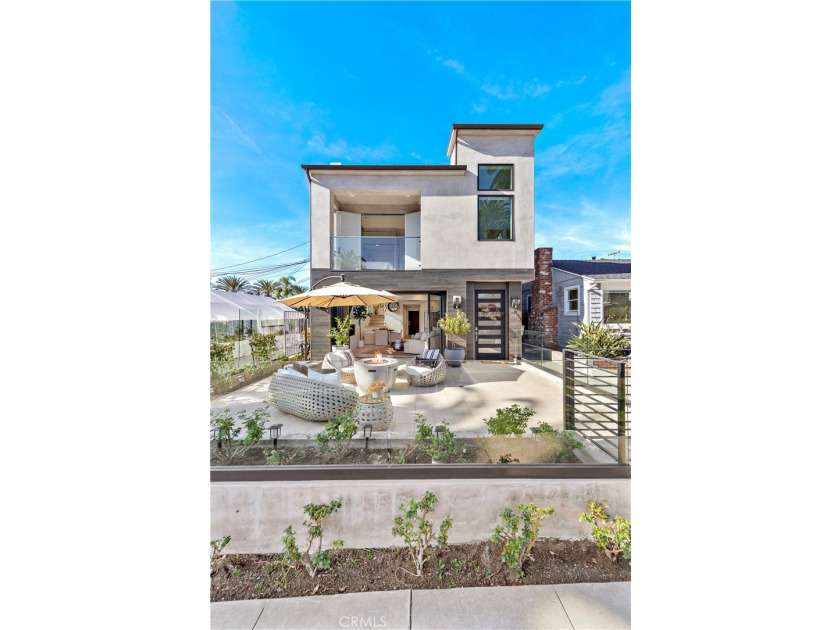 Located in the heart of Corona del Mar Village, this home - photo 5