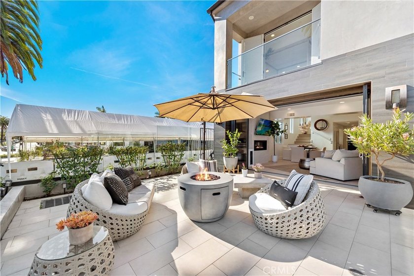 Located in the heart of Corona del Mar Village, this home - photo 8