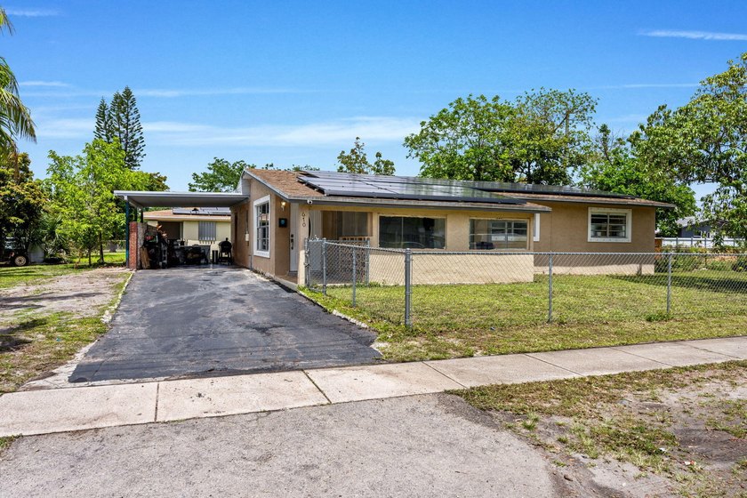 Discover this beautifully maintained 4-bedroom, 2-bathroom - photo 3