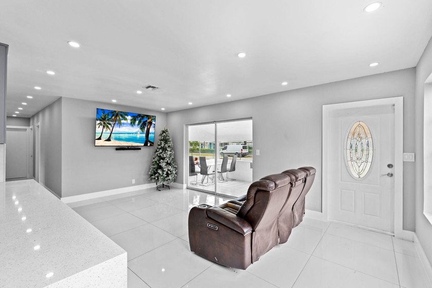 Discover this beautifully maintained 4-bedroom, 2-bathroom - photo 5
