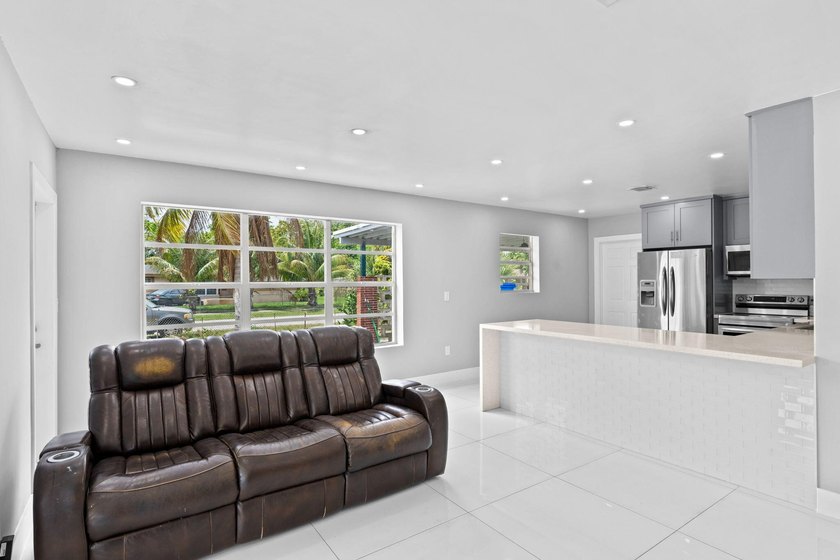 Discover this beautifully maintained 4-bedroom, 2-bathroom - photo 6