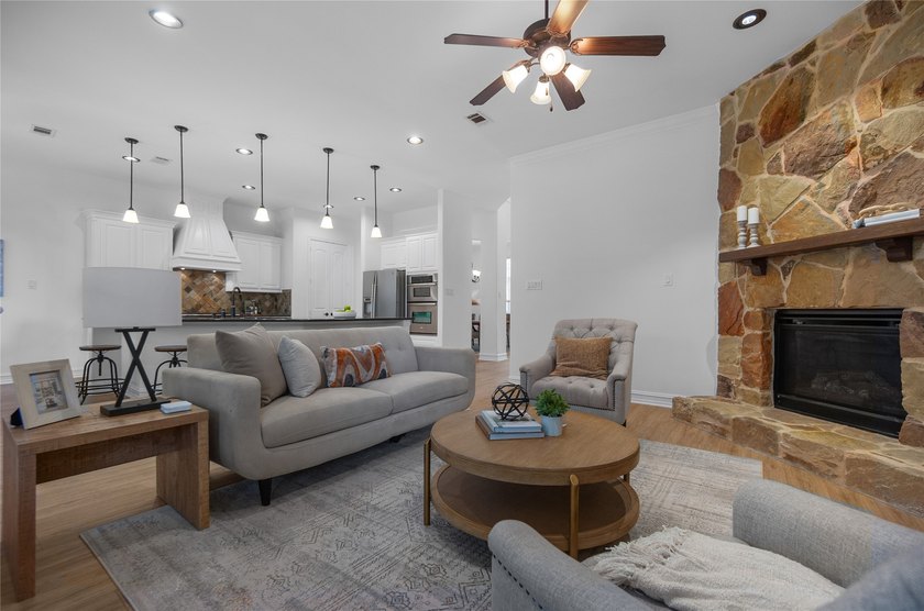 Beautifully maintained and move-in ready home in the highly - photo 14