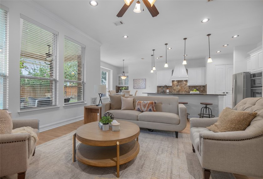 Beautifully maintained and move-in ready home in the highly - photo 15