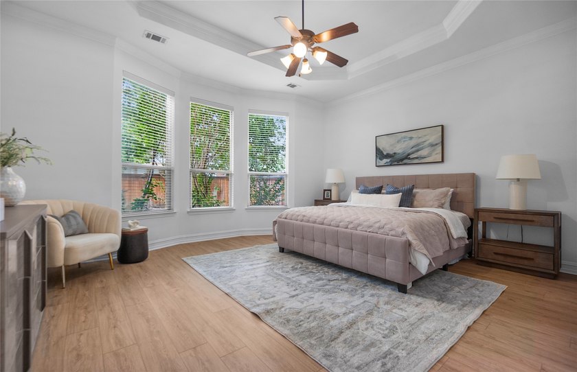 Beautifully maintained and move-in ready home in the highly - photo 18