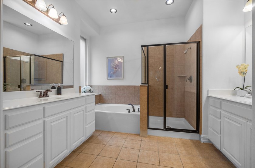 Beautifully maintained and move-in ready home in the highly - photo 20