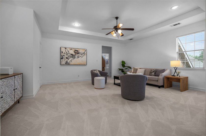 Beautifully maintained and move-in ready home in the highly - photo 25