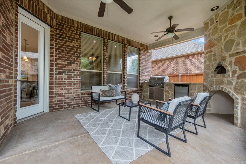 Beautifully maintained and move-in ready home in the highly - photo 29