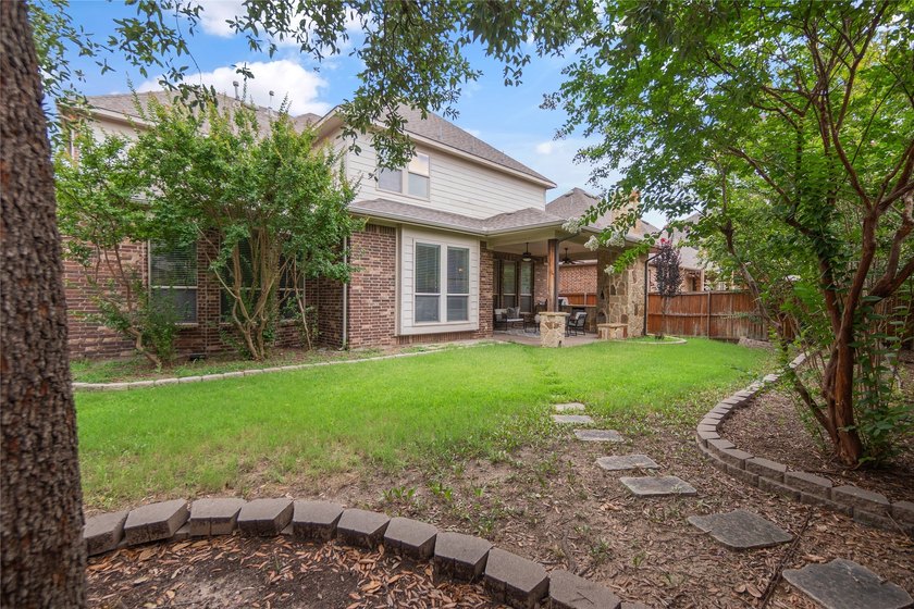 Beautifully maintained and move-in ready home in the highly - photo 30