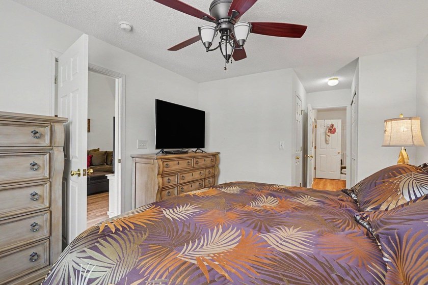 Location, location, location! Enjoy this wonderful 3-bedroom, 2 - photo 9