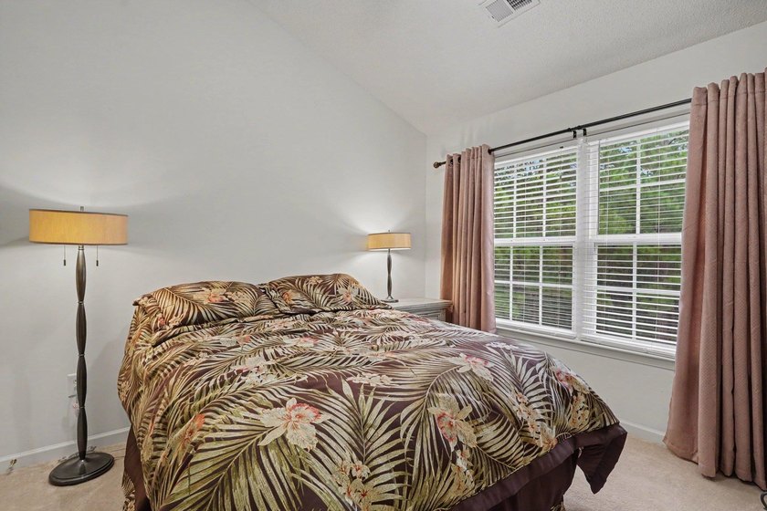 Location, location, location! Enjoy this wonderful 3-bedroom, 2 - photo 10