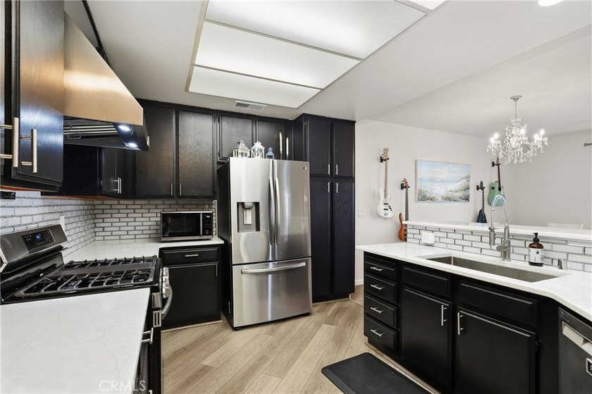 Welcome to this beautifully upgraded, move-in-ready lower-level - photo 9