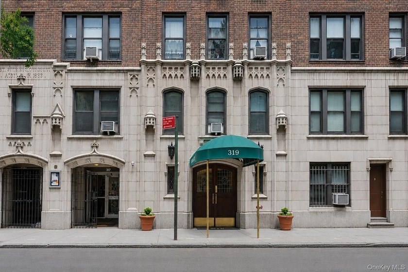 Welcome home to this beautifully renovated studio co-op in the - photo 11