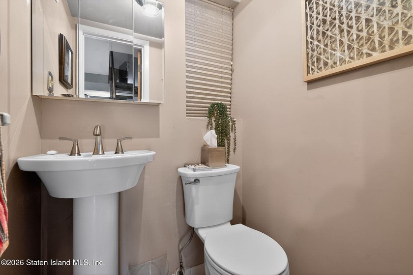 DONT MISS OUT ON THIS MOVE RIGHT IN 2 B/R TOWNHOME, KIT &amp; D/R - photo 13