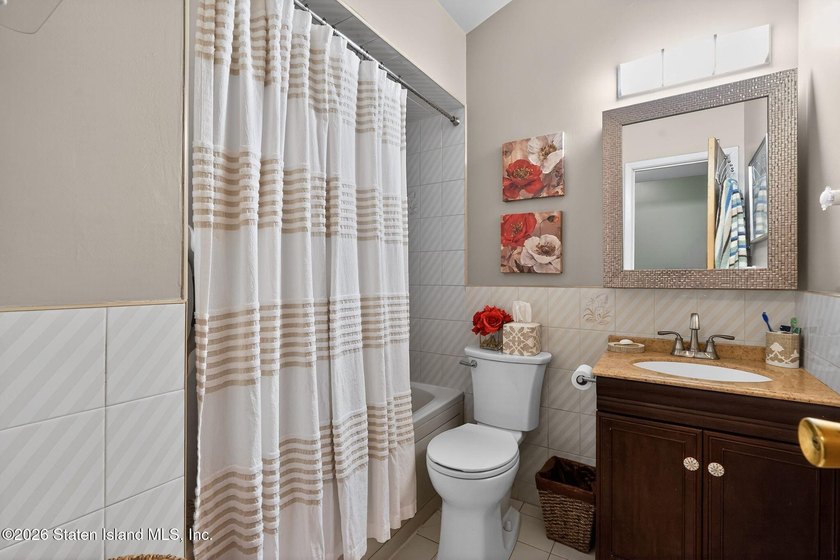 DONT MISS OUT ON THIS MOVE RIGHT IN 2 B/R TOWNHOME, KIT &amp; D/R - photo 14
