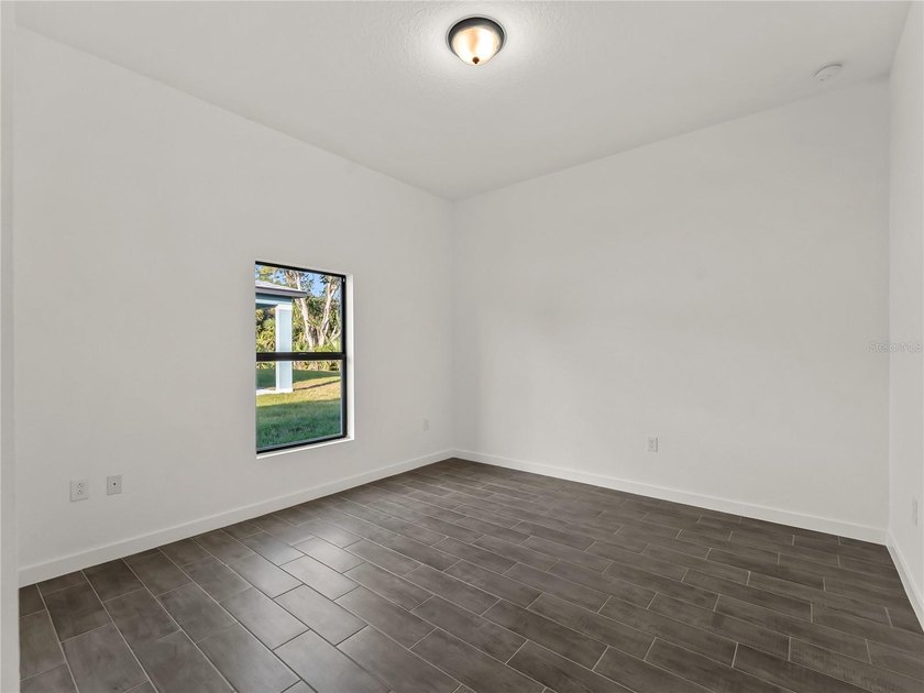 Under contract-accepting backup offers. Tile throughout. Quartz - photo 27