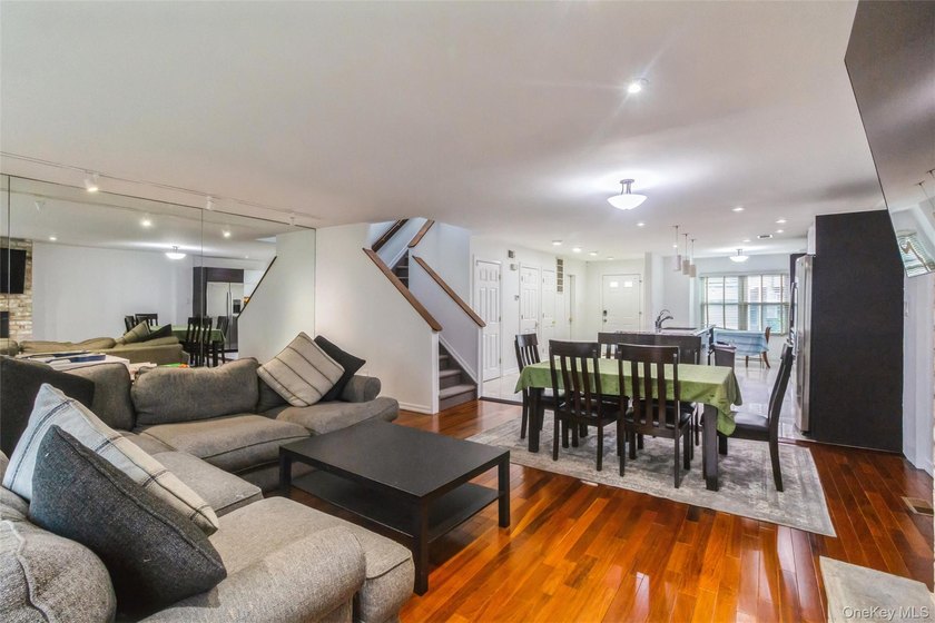 Beautiful townhouse condo offering comfort and convenience. This - photo 3
