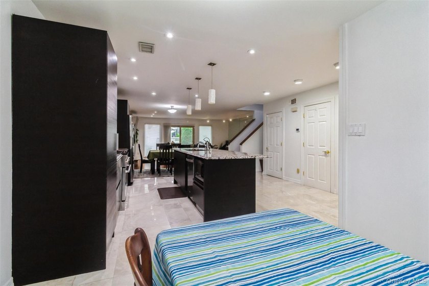 Beautiful townhouse condo offering comfort and convenience. This - photo 9