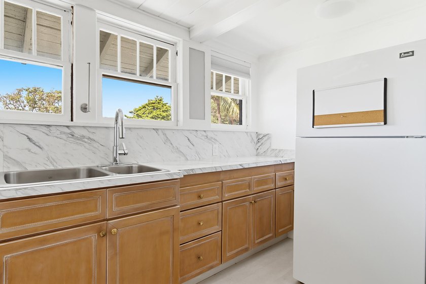 Set in the heart of West Palm Beach's historic Northwood - photo 17