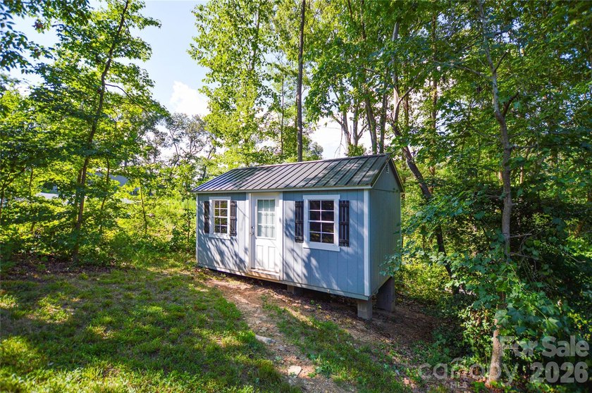 Welcome to your private retreat! Built in 2021, this 3-bedroom - photo 19