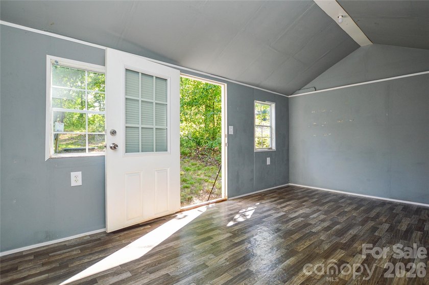 Welcome to your private retreat! Built in 2021, this 3-bedroom - photo 20