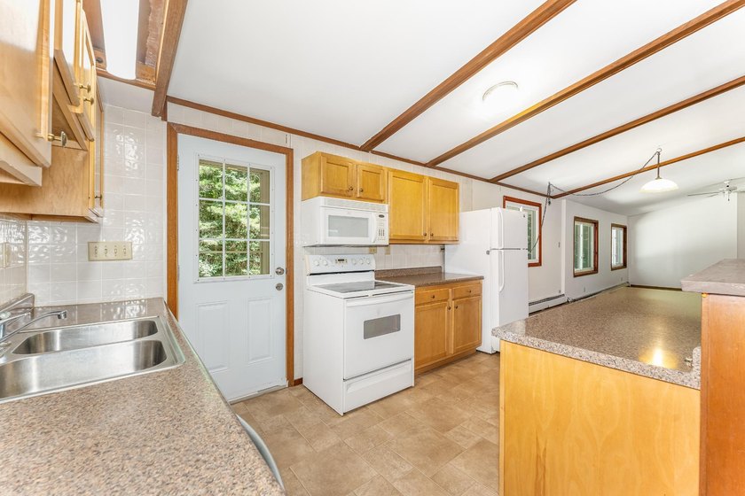 Versatility meets one of Eagle River's best-kept lakefront - photo 7