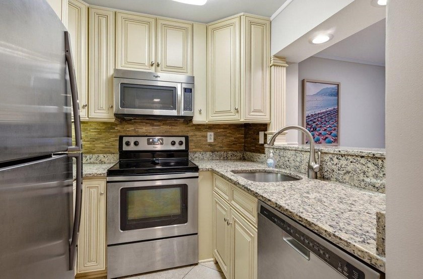 Welcome to this beautiful first-floor, end-unit 2-bedroom - photo 10