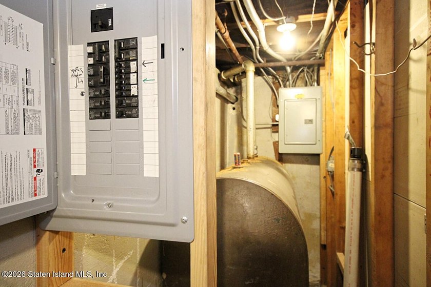 LOCATED IN SUNNYSIDE S.I. THIS IS A ONE FAMILY SEMI-ATTACHED - photo 21