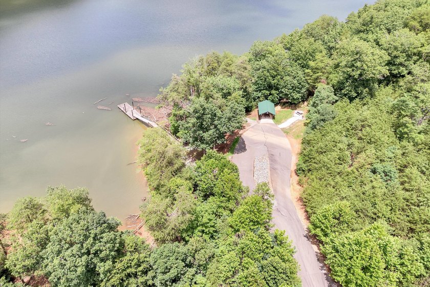 Nice Waterfront lot with 1.36 acres in beautiful Eagle Pointe - photo 2