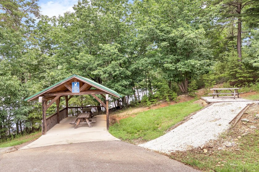 Nice Waterfront lot with 1.36 acres in beautiful Eagle Pointe - photo 4