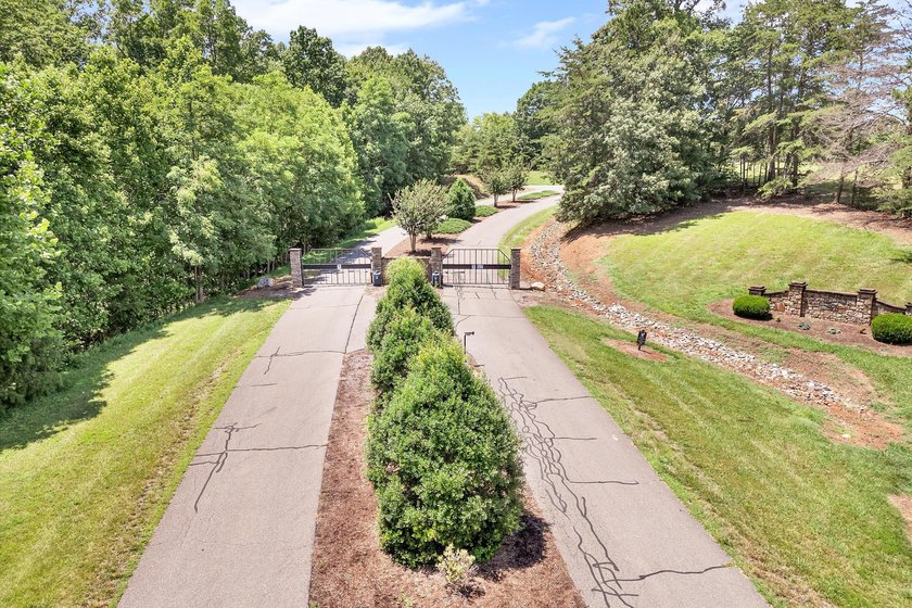 Nice Waterfront lot with 1.36 acres in beautiful Eagle Pointe - photo 8
