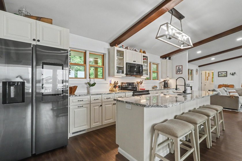 Exceptional craftsmanship &amp; unforgettable views come together on - photo 10