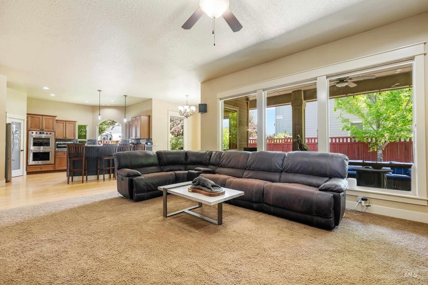 Enjoy the space, flexibility, and freedom this thoughtfully - photo 11